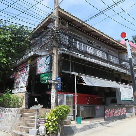 Same Same Guesthouse, Bar & Restaurant (Adults Only) Haad Rin Bagian luar foto