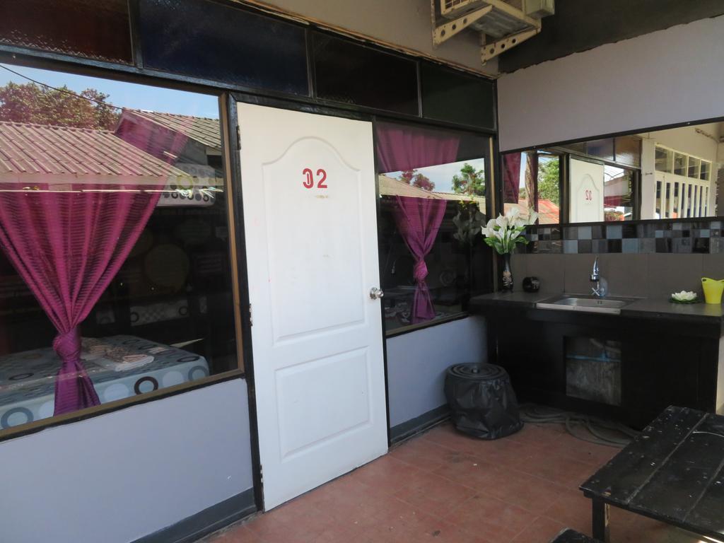 Same Same Guesthouse, Bar & Restaurant (Adults Only) Haad Rin Bagian luar foto