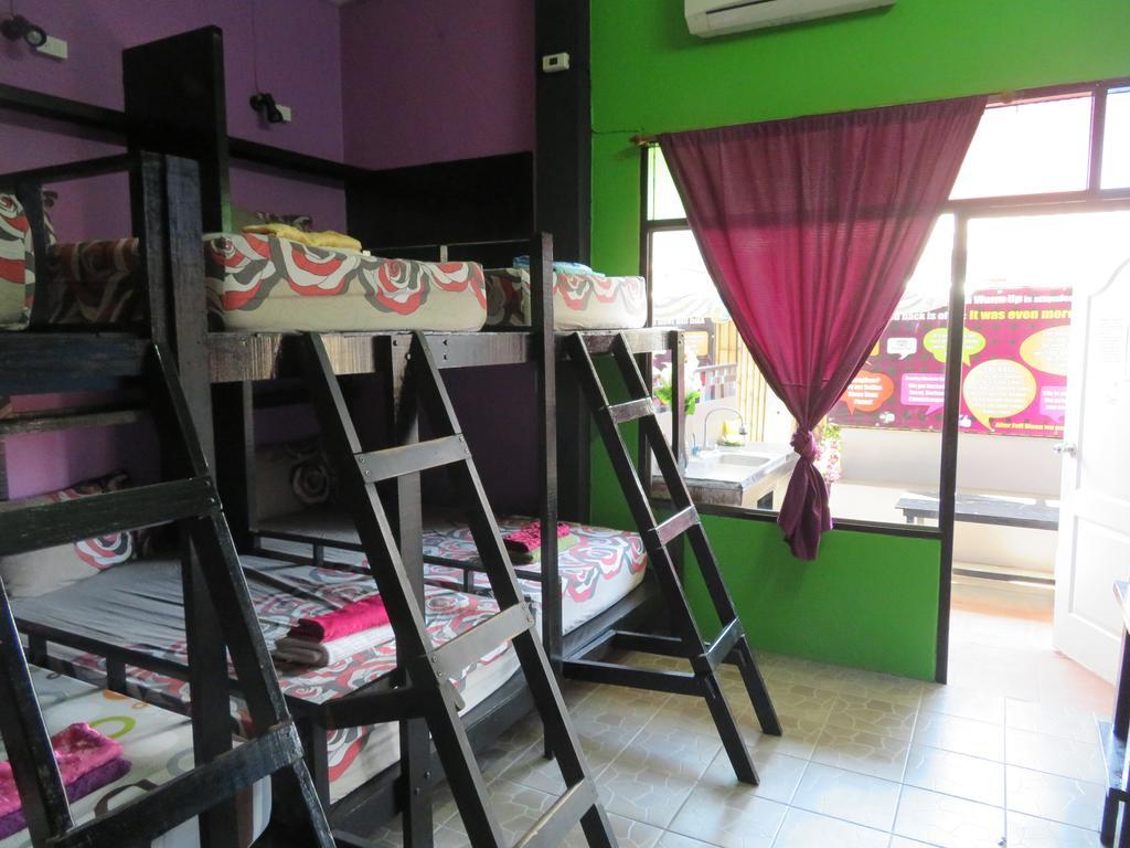 Same Same Guesthouse, Bar & Restaurant (Adults Only) Haad Rin Bagian luar foto
