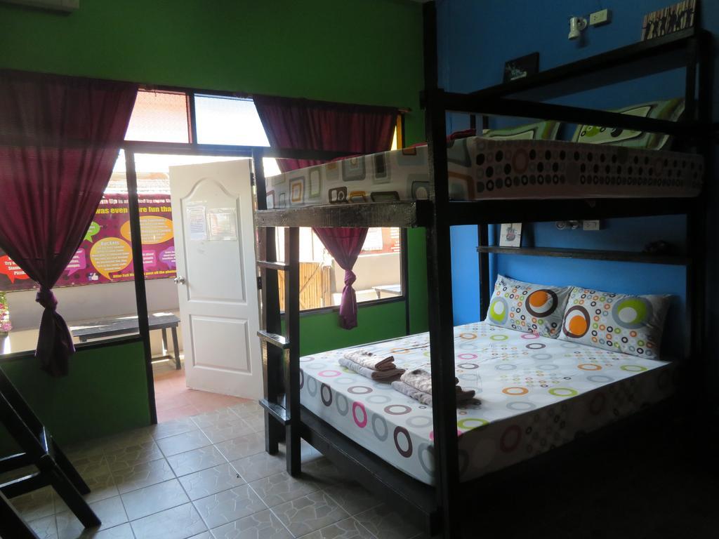 Same Same Guesthouse, Bar & Restaurant (Adults Only) Haad Rin Bagian luar foto