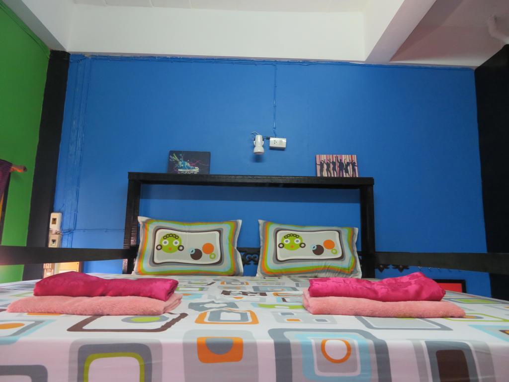 Same Same Guesthouse, Bar & Restaurant (Adults Only) Haad Rin Bagian luar foto