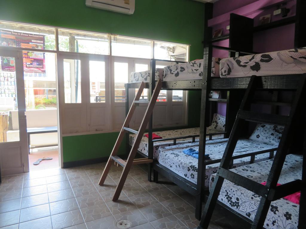 Same Same Guesthouse, Bar & Restaurant (Adults Only) Haad Rin Bagian luar foto