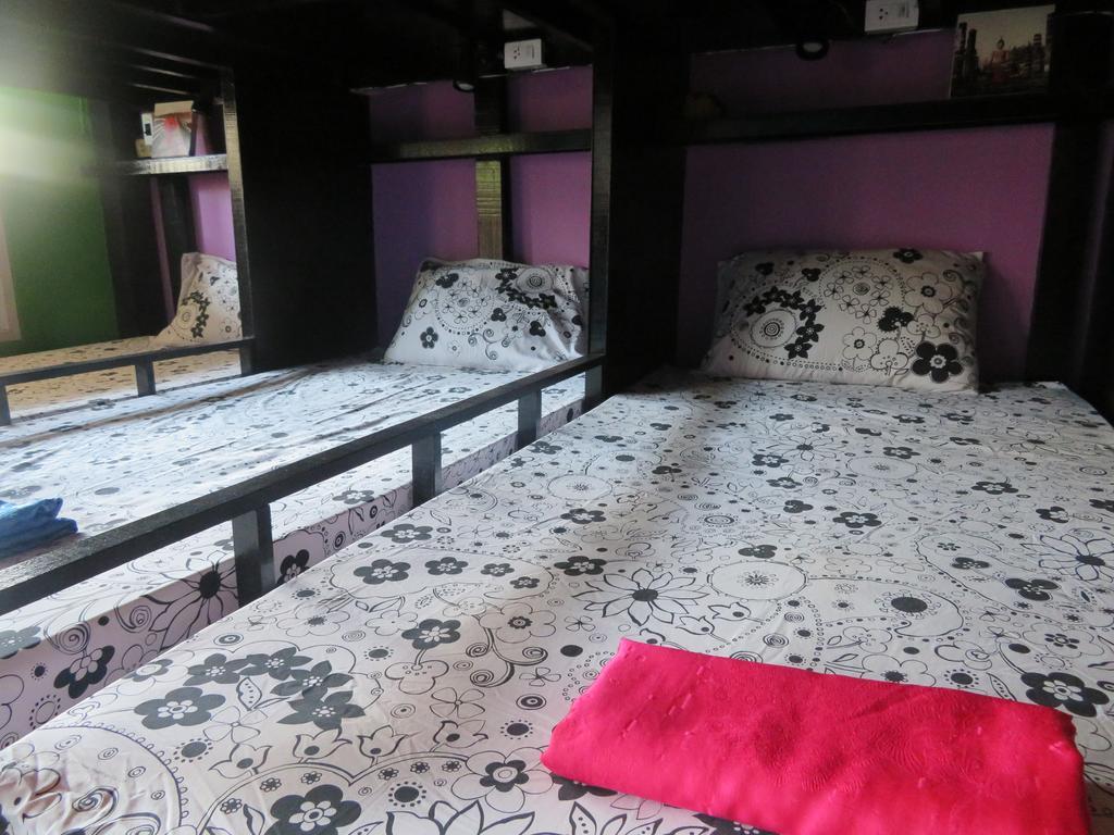 Same Same Guesthouse, Bar & Restaurant (Adults Only) Haad Rin Bagian luar foto