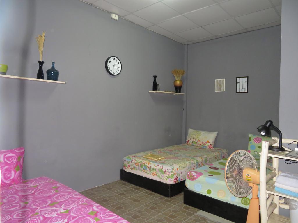 Same Same Guesthouse, Bar & Restaurant (Adults Only) Haad Rin Bagian luar foto