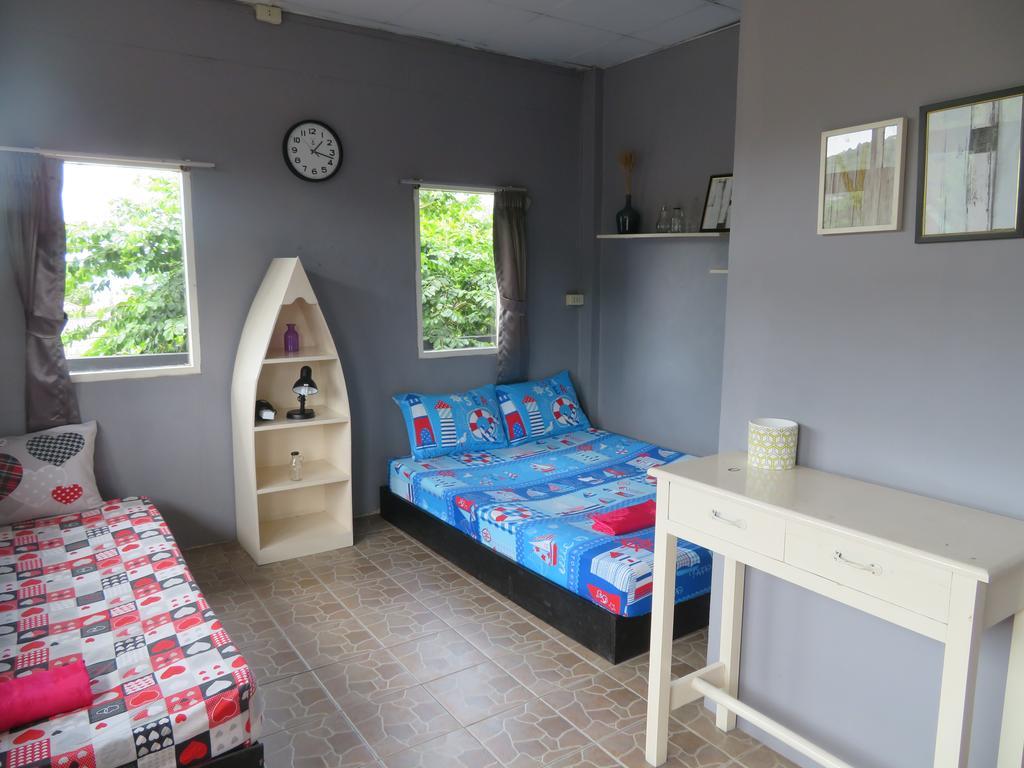 Same Same Guesthouse, Bar & Restaurant (Adults Only) Haad Rin Bagian luar foto