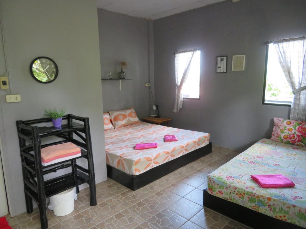 Same Same Guesthouse, Bar & Restaurant (Adults Only) Haad Rin Bagian luar foto