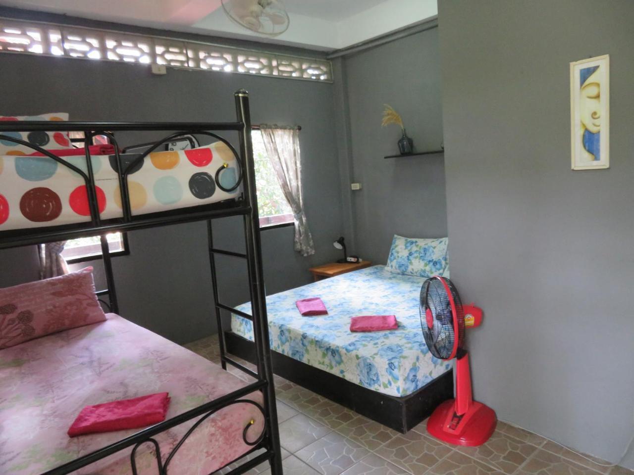 Same Same Guesthouse, Bar & Restaurant (Adults Only) Haad Rin Bagian luar foto