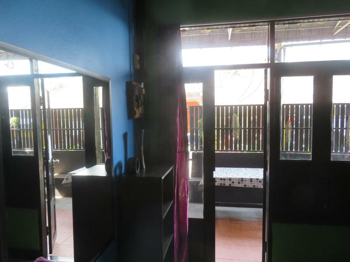 Same Same Guesthouse, Bar & Restaurant (Adults Only) Haad Rin Bagian luar foto