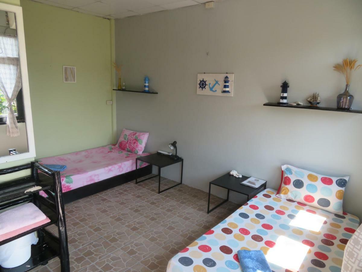 Same Same Guesthouse, Bar & Restaurant (Adults Only) Haad Rin Bagian luar foto