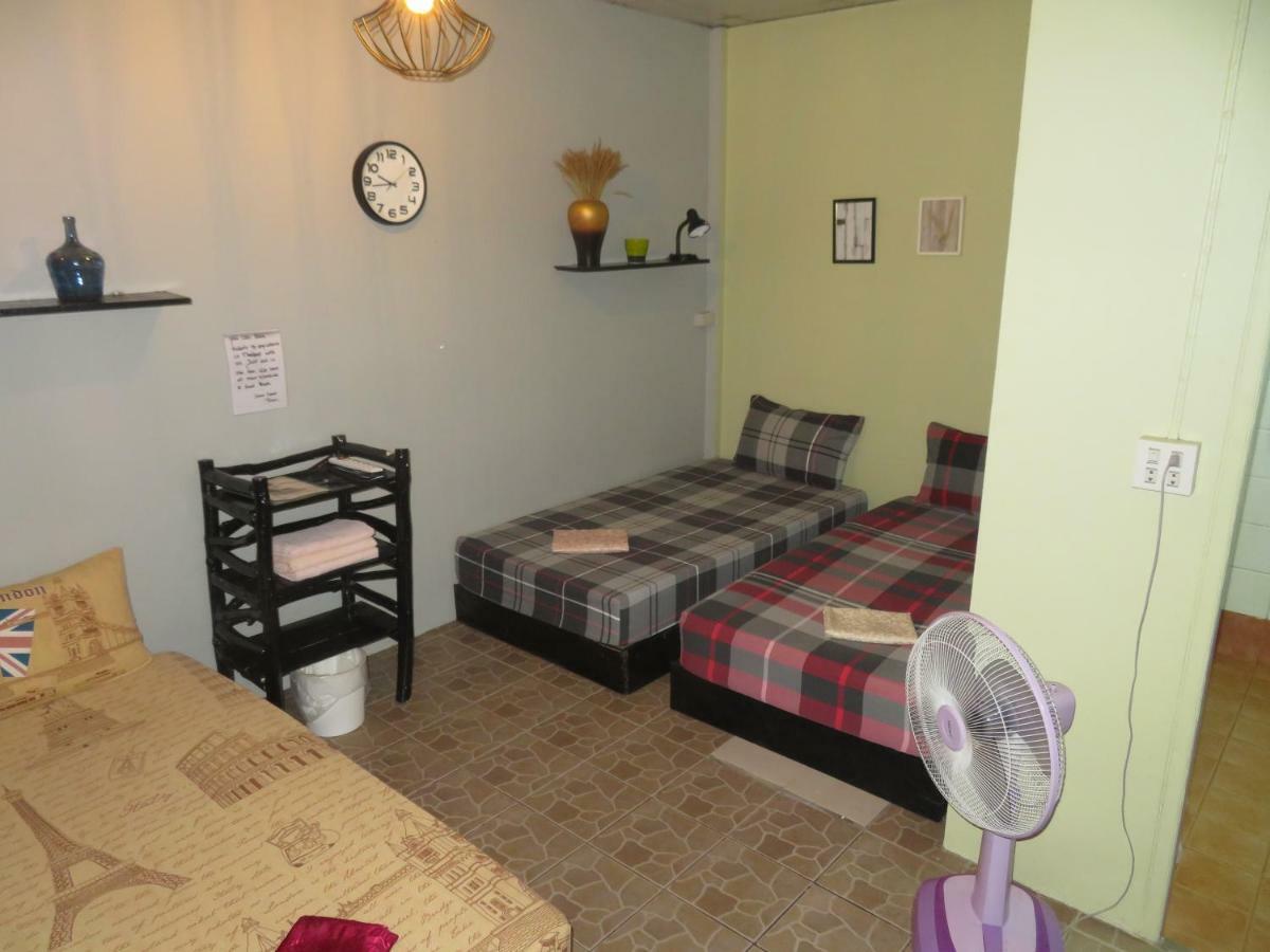 Same Same Guesthouse, Bar & Restaurant (Adults Only) Haad Rin Bagian luar foto