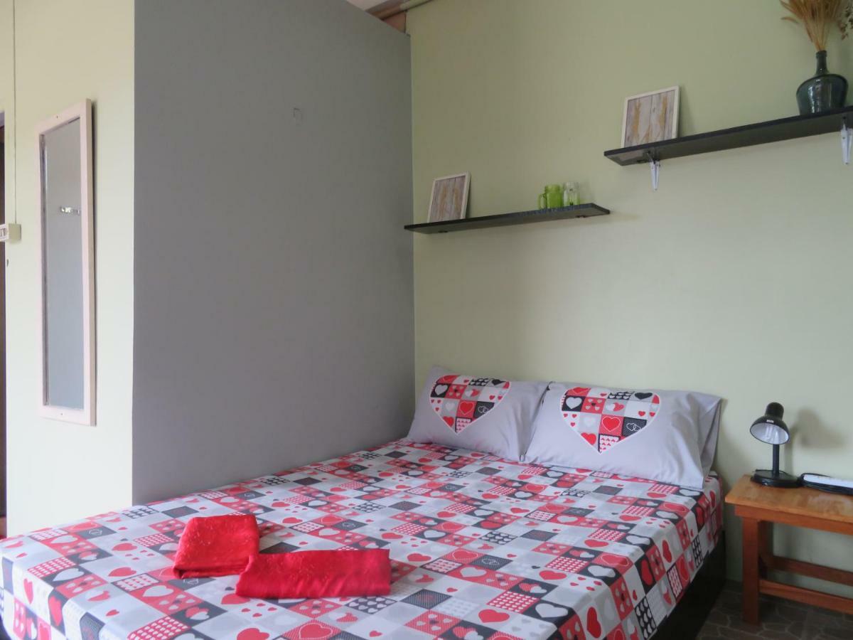 Same Same Guesthouse, Bar & Restaurant (Adults Only) Haad Rin Bagian luar foto