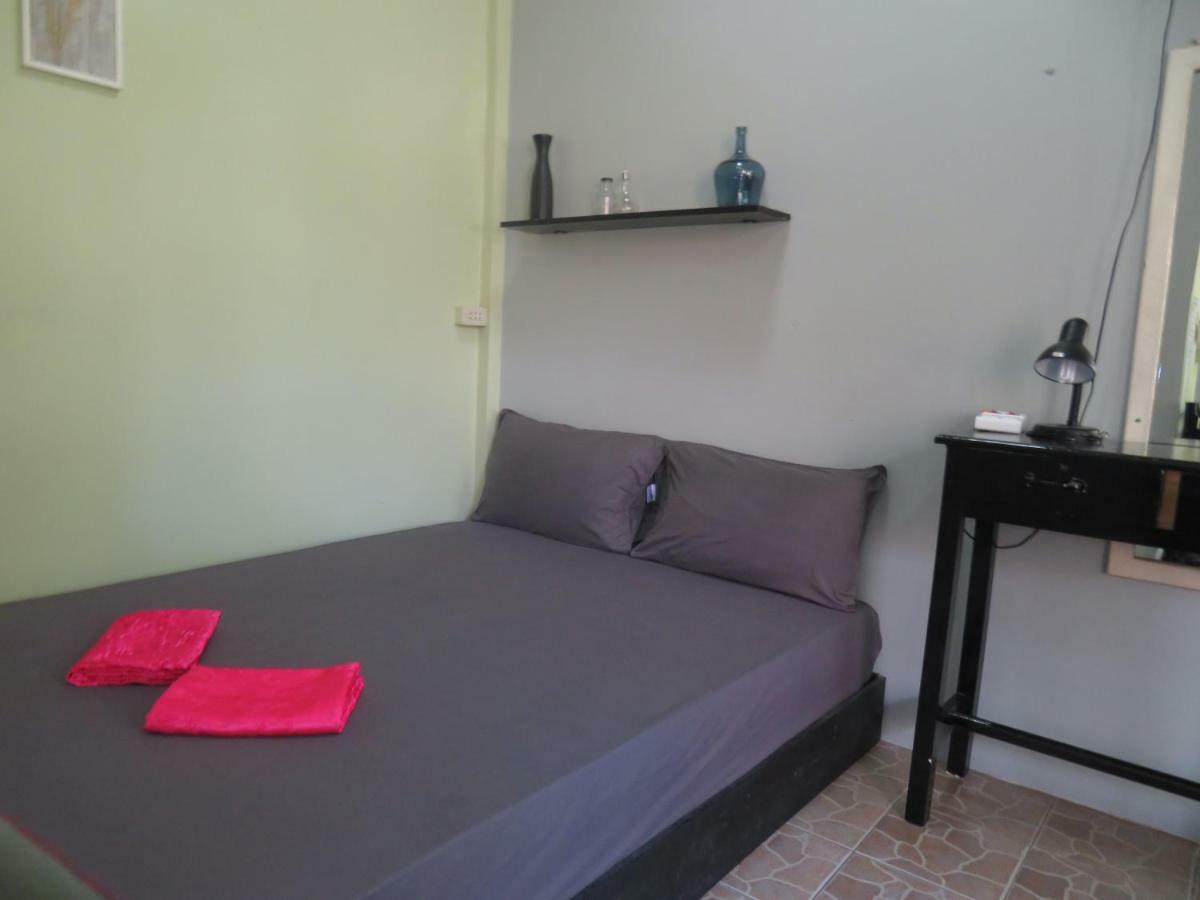 Same Same Guesthouse, Bar & Restaurant (Adults Only) Haad Rin Bagian luar foto
