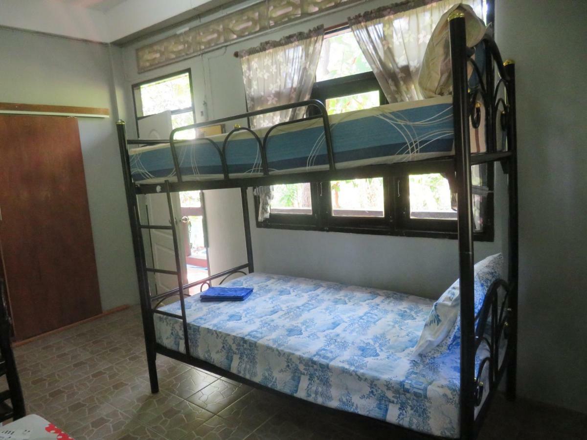 Same Same Guesthouse, Bar & Restaurant (Adults Only) Haad Rin Bagian luar foto