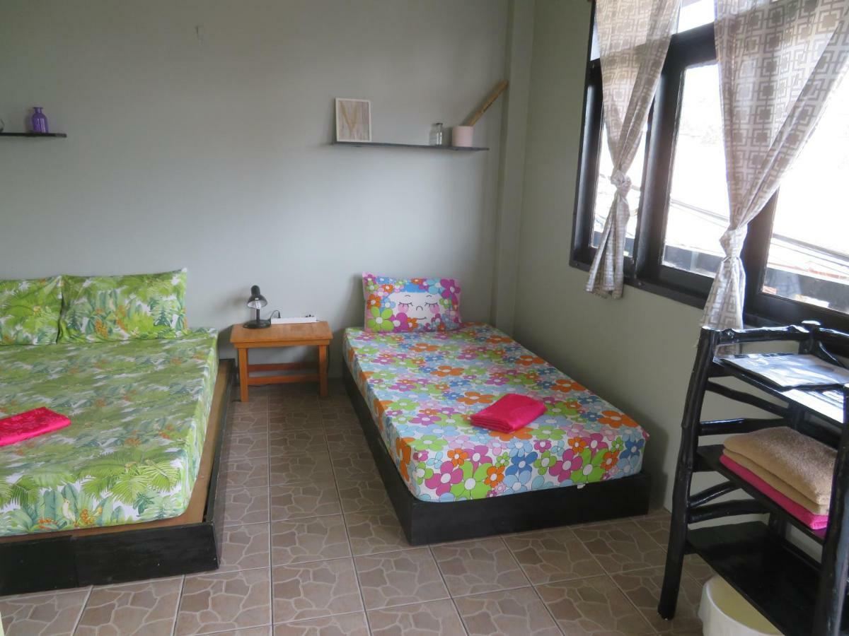 Same Same Guesthouse, Bar & Restaurant (Adults Only) Haad Rin Bagian luar foto