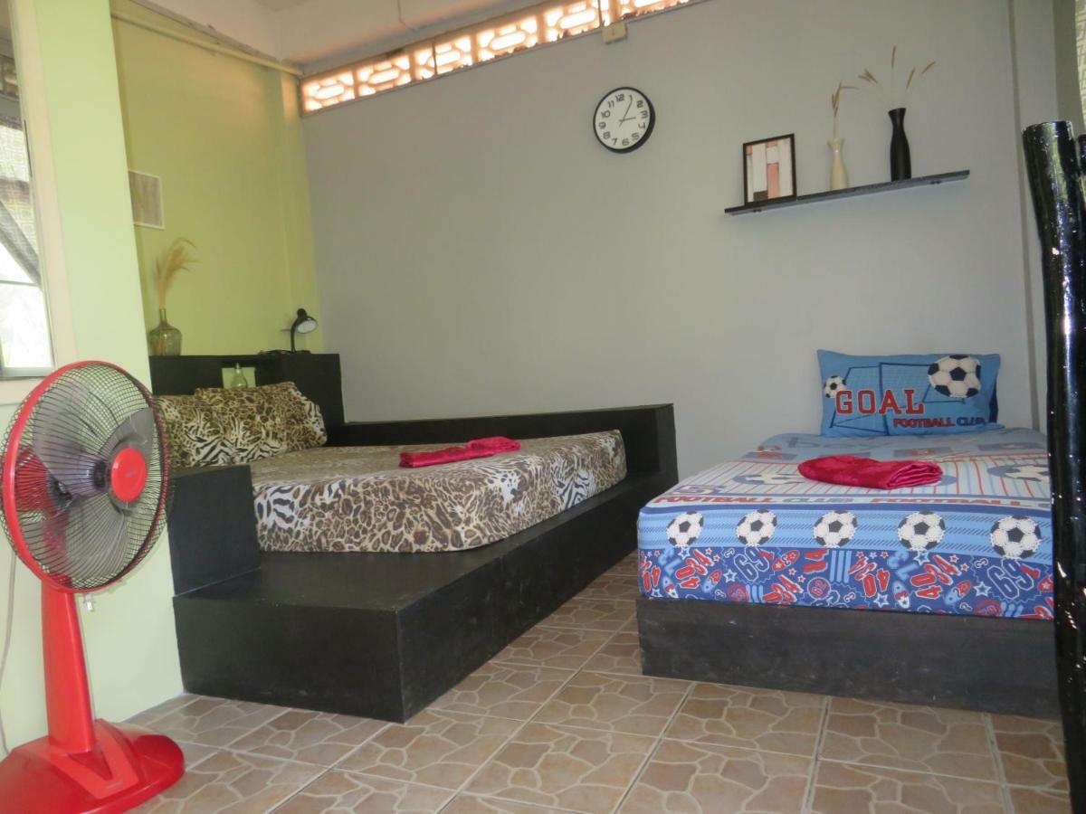 Same Same Guesthouse, Bar & Restaurant (Adults Only) Haad Rin Bagian luar foto