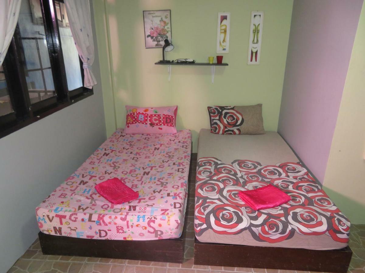 Same Same Guesthouse, Bar & Restaurant (Adults Only) Haad Rin Bagian luar foto