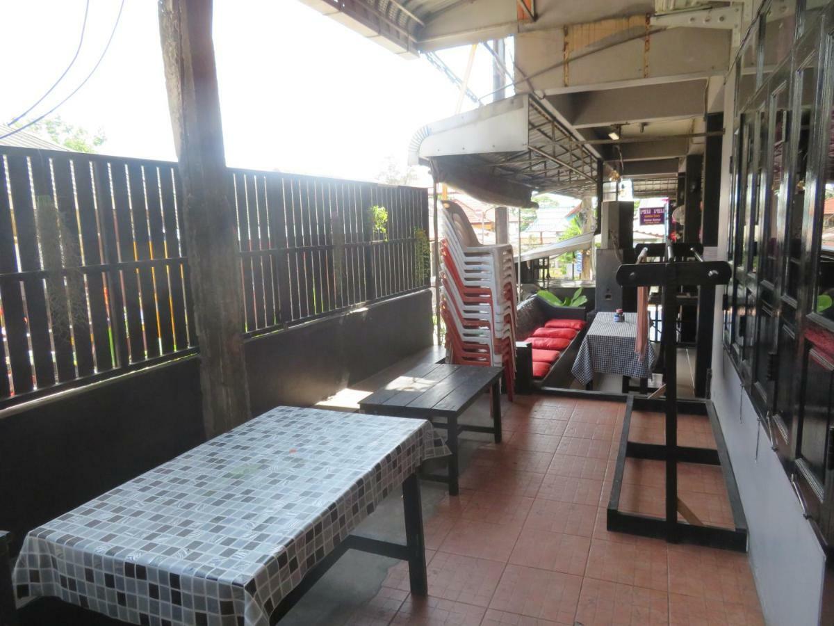 Same Same Guesthouse, Bar & Restaurant (Adults Only) Haad Rin Bagian luar foto