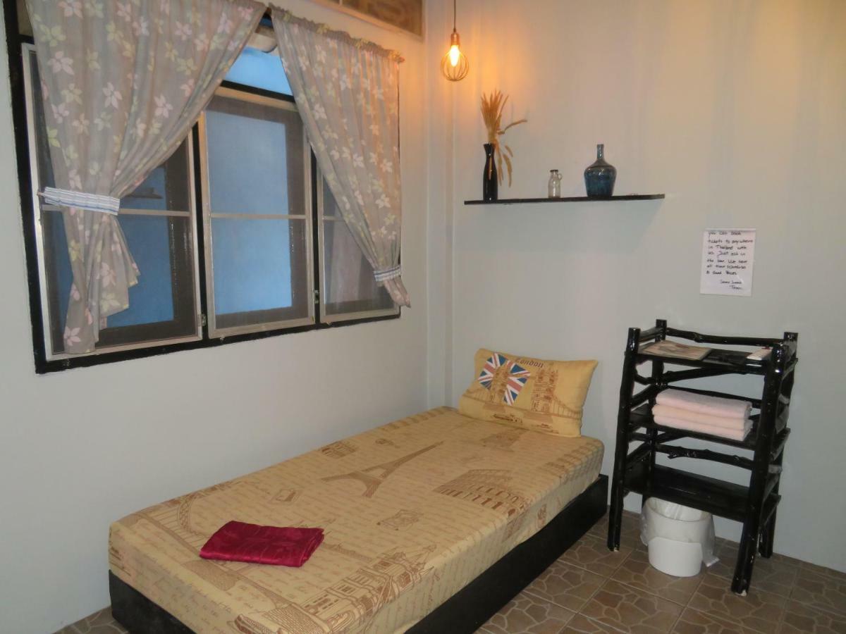 Same Same Guesthouse, Bar & Restaurant (Adults Only) Haad Rin Bagian luar foto