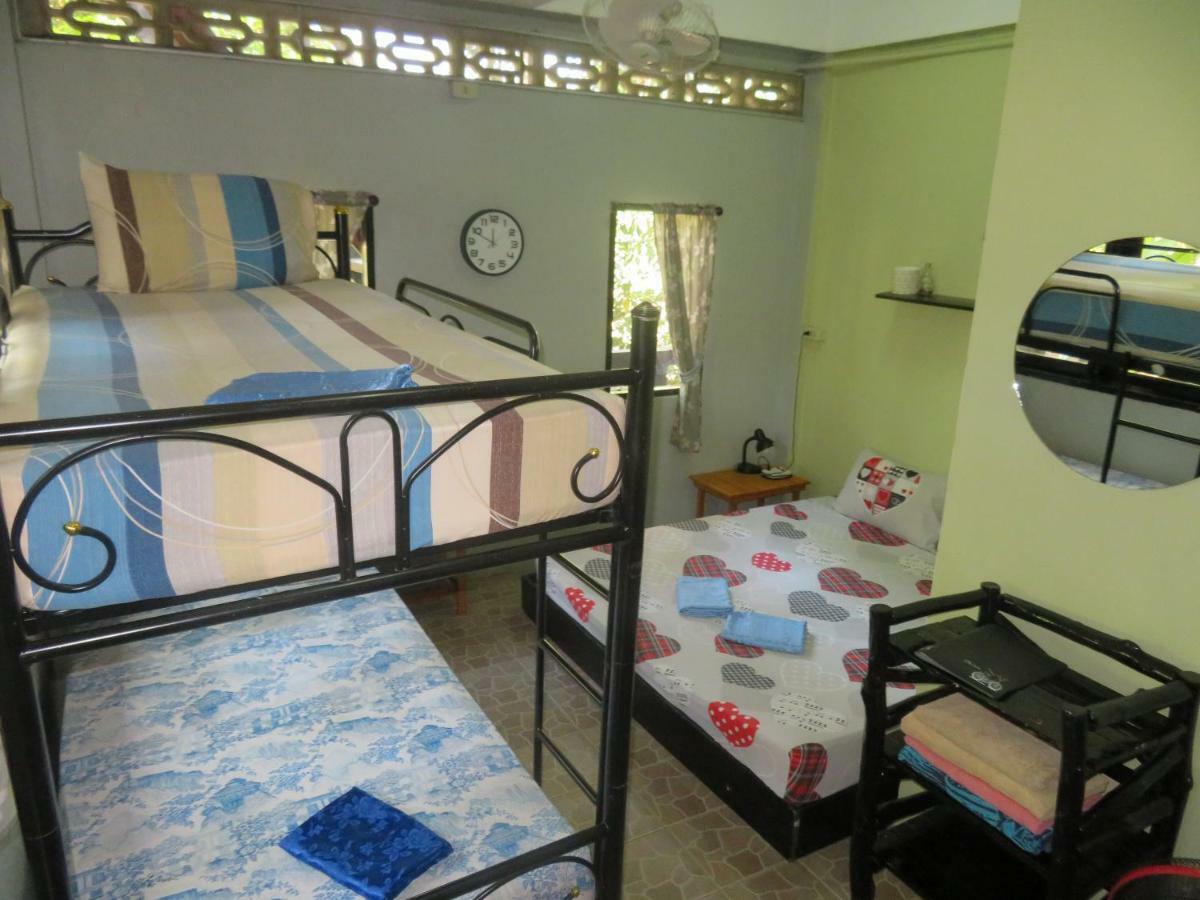 Same Same Guesthouse, Bar & Restaurant (Adults Only) Haad Rin Bagian luar foto