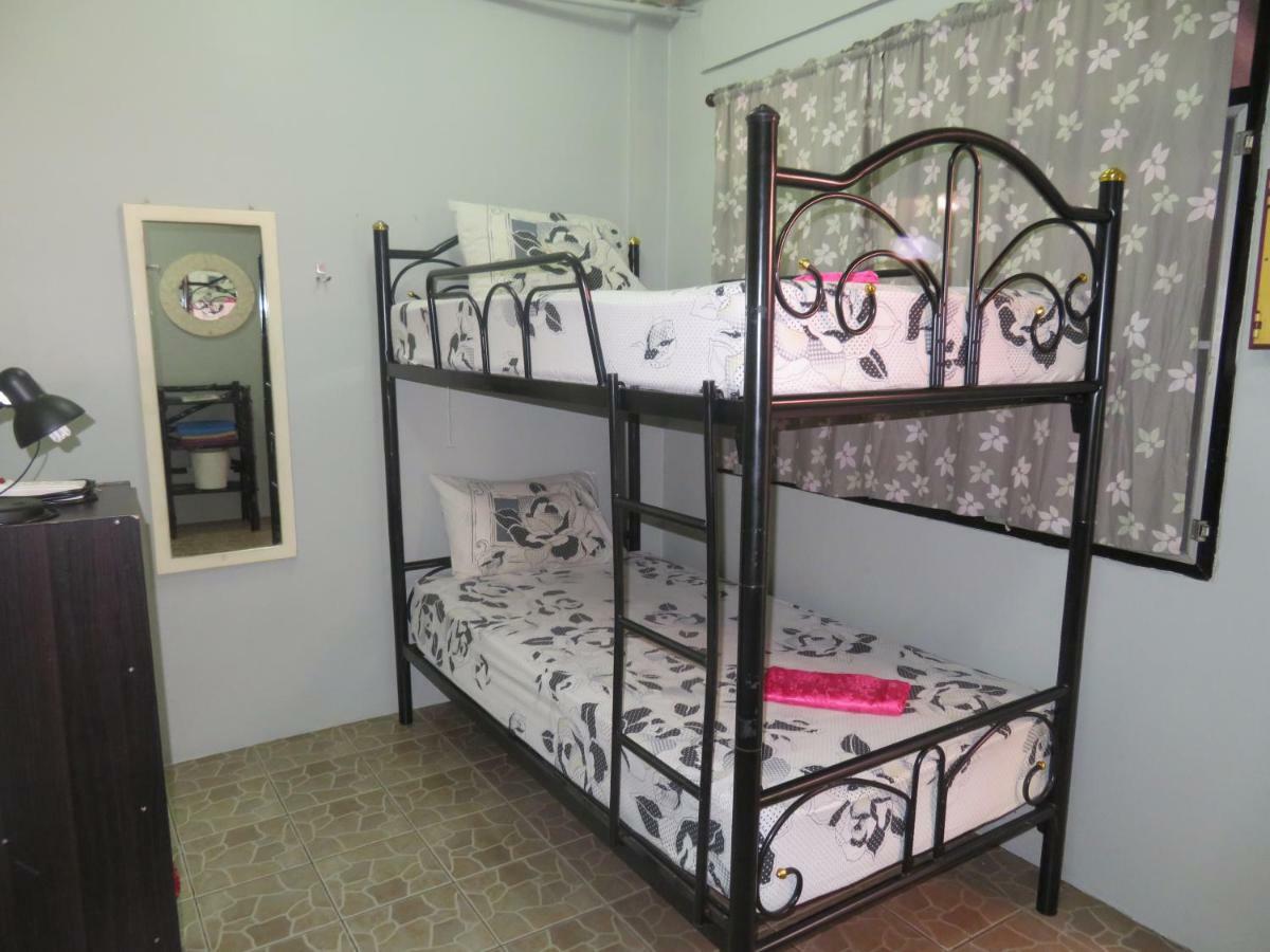 Same Same Guesthouse, Bar & Restaurant (Adults Only) Haad Rin Bagian luar foto